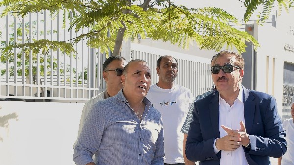 محافظ بورسعيد يتابع زراعة الأشجار والنباتات ورفع كفاءة المسطحات الخضراء بشارع محمد علي