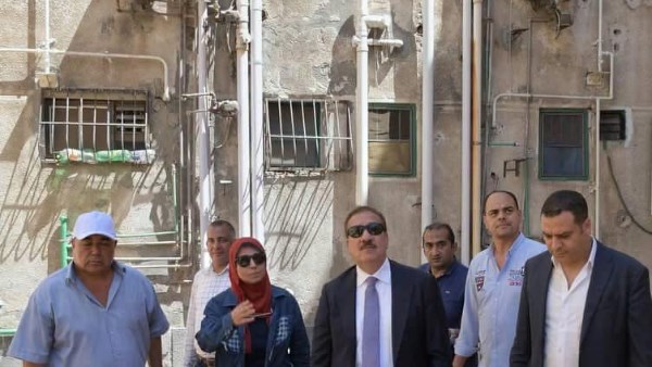 محافظ بورسعيد: مناور العمارات للتهوية والإضاءة وليست لإلقاء القمامة
