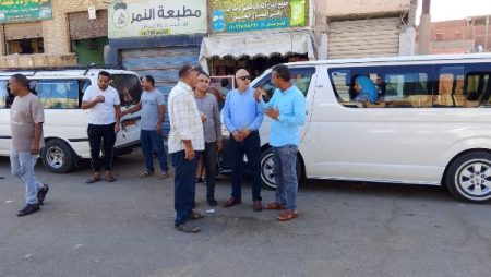 محافظ الشرقية يكلف باستمرار المتابعة الميدانية للمواقف وخطوط النقل وانتظام حركة نقل الطلاب والمواطنين