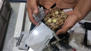 جمارك مطار سوهاج تضبط كمية من مستلزمات وأجزاء أجهزة الليزر