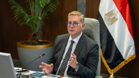 «البترول»: خطة لمسح مصر جويًا وإعداد خريطة شاملة للخامات والمعادن
