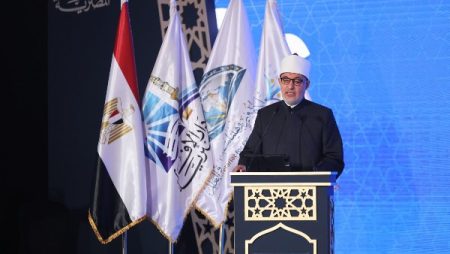 مفتي الجمهورية: الدولة أدركت مبكرا تحديات الأسرة.. الفتوى إدارة لدفة الحياة.. ومخاطر الدارك ويب تهدد الفطرة الإنسانية