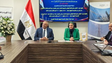 نقل الكهرباء توقع عقد تنفيذ خطوط نقل بجهد 500 كيلوفولت بالضبعة
