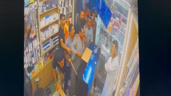 لحظات رُعب .. اقتحام محل موبايلات بميت نما بالقليوبية بعد الاعتداء على صاحبه وسرقة هواتف و300 ألف جنيه