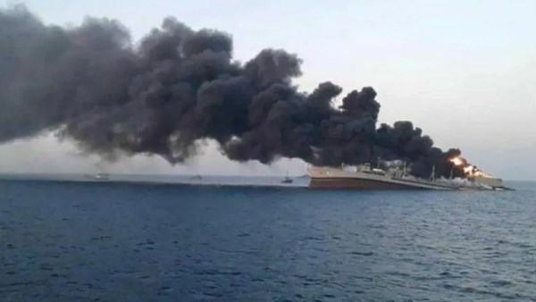 إنقاذ 25 بحارا من سفينة صيد روسية مشتعلة قبالة سواحل شبه جزيرة كامتشاتكا