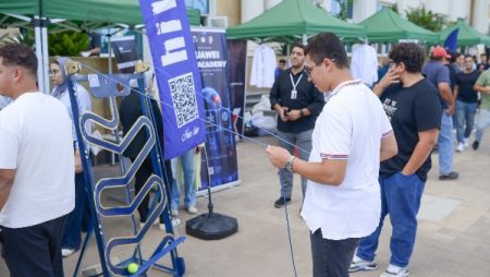 رئيس جامعة المنصورة الأهلية يتابع انتظام الدراسة بالكليات مع بدء العام الجديد
