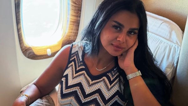 منة عرفة تتألق في أحدث ظهور لها من الطائرة