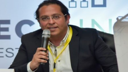 خلال قمة تكنى بالقاهرة.. الذكاء الاصطناعي يفتح آفاقًا جديدة للاستثمار وريادة الأعمال