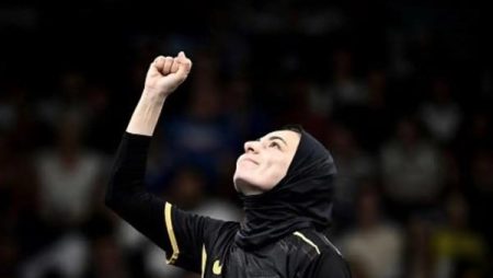 بطولة الأبطال العالمية تحتفي بدينا مشرف بعد إسقاط المصنفة الخامسة عالميًا