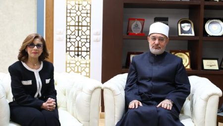 المفتي يلتقي أميرة فهمي قبيل توليها مهامها في سنغافورة لبحث التعاون العلمي والفكري