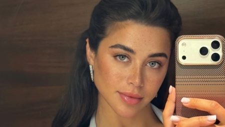 بالكاجوال… يارا السكري تخطف الأنظار