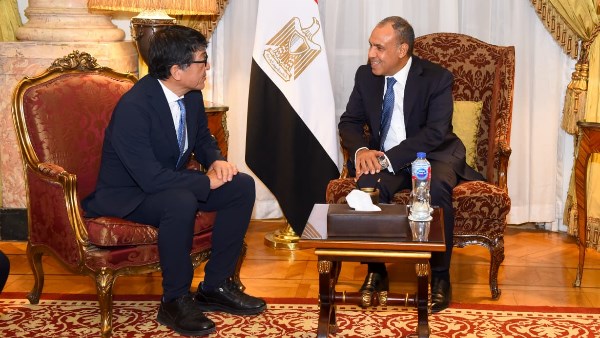 وزير الخارجية يستقبل رئيس مجموعة “تويوتا تسوشو” اليابانية لبحث الاستثمار في مصر