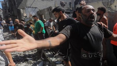 الاحتلال الإسرائيلي يستهدف النازحين في مخيم جباليا