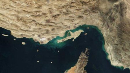 وزير الطاقة العماني: فتح مضيق هرمز قريبا.. وقادرون على إنتاج الغاز والنفط
