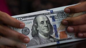 توقعات بتراجع للذهب.. عضو اقتصادية الشيوخ يوضح كيف تتأثر مصر بقرار الفيدرالي
