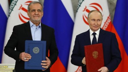 صحيفة: إيران طلبت من روسيا طائرات مسيرة متطورة لاستخدامها ضد إسرائيل وأمريكا