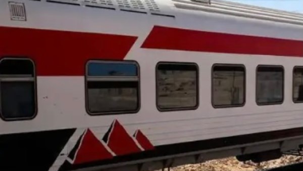 التذكرة بـ 300 جنيه.. جهود مكثفة لضبط شاب خلع مرآة قطار مطروح وألقاها من النافذة