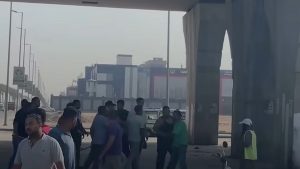فيديو يثير الجدل.. لحظة التعدي على عمال نظافة بمنطقة 800 فدان في أكتوبر الجديدة