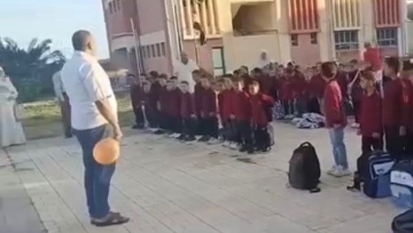 محدش يجي بالشبشب.. مدير مدرسة في كفر الشيخ ينبه بضرورة ارتداء الحذاء محدش يجي بالشبشب.. مدير مدرسة في كفر الشيخ ينبه بضرورة ارتداء الحذاء