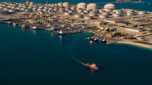أنصار الله تعلن استهداف مصفاة رأس تنورة وتعتبر الدعم العسكري المصري للسعودية «إعلان حرب»