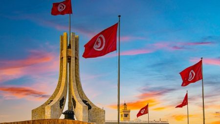 أستاذ اقتصاد: السياحة من أبرز محركات النمو وتوفير فرص العمل في تونس