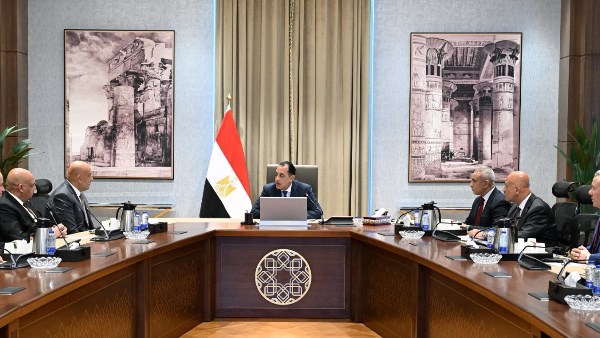 رئيس الوزراء: نستهدف إنتاج 10 ملايين متر مكعب يوميًا من المياه المحلاة