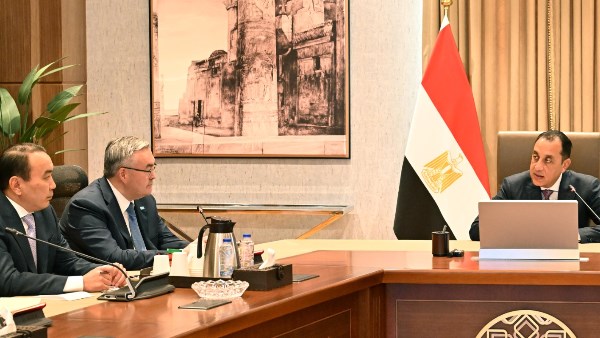 رئيس الوزراء يستقبل وزير خارجية كازاخستان