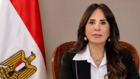 الإسكان في أسبوع.. طرح فرص استثمارية جديدة ومتابعة مشروعات المرافق وتسليم 842 قطعة أرض بالعبور الجديدة