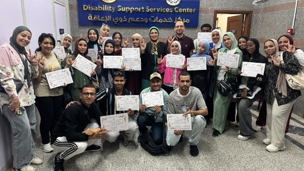 جامعة القاهرة تحتفي باليوم العالمي للغة الإشارة وتكرم طلابها من ذوي الإعاقة السمعية