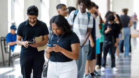 كندا تفقد 68 ألف وظيفة خلال سبتمبر مع ارتفاع البطالة إلى 6.5%