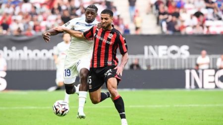 بمشاركة محمد عبدالمنعم.. نيس يفوز على ستراسبورج 2-1 في الدوري الفرنسي