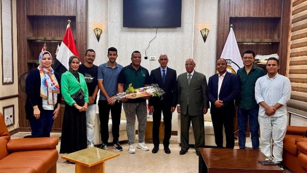 جامعة جنوب الوادي الأهلية تبحث آفاق التعاون المشترك مع وفد “اتحاد بشبابها”