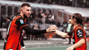 ميلان يحقق فوزا مثيرا على أتالانتا 3-2 في الدوري الإيطالي