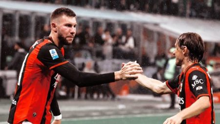 ميلان يحقق فوزا مثيرا على أتالانتا 3-2 في الدوري الإيطالي