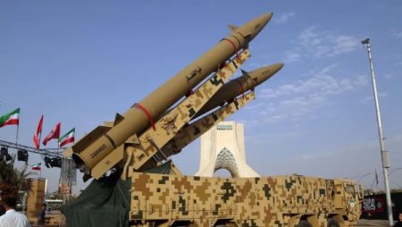 التلفزيون الإيراني: طهران تستعد لحرب شاملة وتهدد بالرد على أي اعتداء أو اغتيال دون قيود