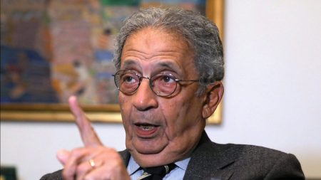 عمرو موسى يدعو لتشكيل مجلس أمن عربي في الرياض لمواجهة أزمات الأمة