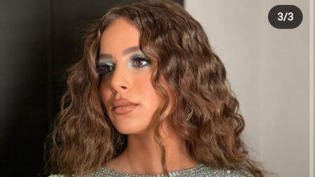 بسيط ومميز.. جميلة عوض تبرز رشاقتها في مهرجان الجونة السينمائي