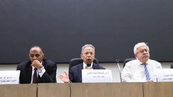 أسامة عبد الحي يطالب بألا تتجاوز نسبة الوافدين 5% بكليات الطب الحكومية