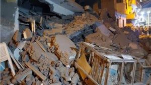 منزل قديم وسقف خشبي.. تفاصيل انهيار عقار بجرجا دون إصابات أو ضحايا