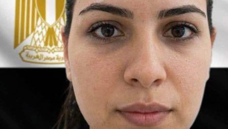 صدمة وحزن بين أسرتها وأصدقائها.. تفاصيل وفاة عزة رمزي مضيفة الطيران المصرية بعد هجوم مطار الرياض