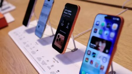أسعار الموبايلات ترتفع 60%.. شعبة الاتصالات تكشف السبب