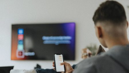 وداعاً للإعلانات المزعجة.. الذكاء الاصطناعي يطهر شاشات التلفزيون الذكية