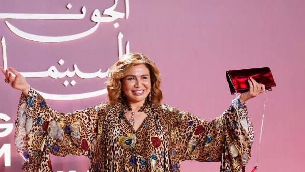 إطلالات الفنانات في رابع أيام مهرجان الجونة .. الأزرق الملكي والأسود ونقوش الفضي تتصدر المشهد