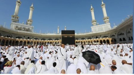 مسئولية الكلمة.. خطيب المسجد الحرام: ما تكتبه أو تشاركه عبر المنصات الرقمية تحاسب عليه