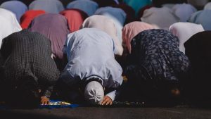 حكم ترك صلاة الجمعة لموظف الأمن.. الإفتاء تجيب