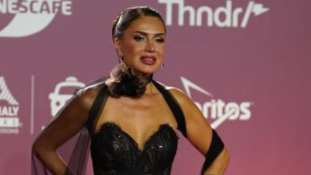 بفستان أسود .. نجلاء بدر بإطلالة جريئة في فاعليات مهرجان الجونة السينمائي.. شاهد