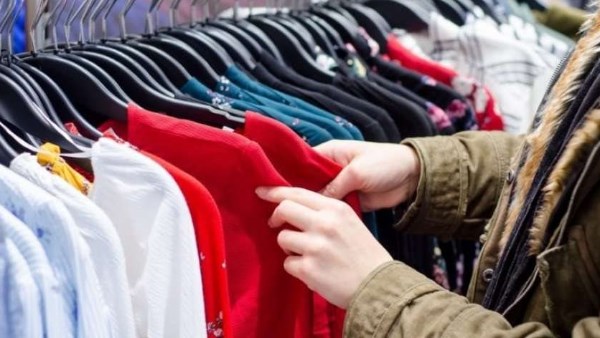 خصومات الملابس تصل إلى 50% في نوفمبر.. والملابس الجديدة بتخفيضات أقل