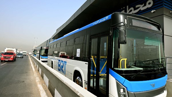 إصابة 7 أشخاص في اصطدام ميكروباص بمحطة الأتوبيس الترددي بالمعادي أعلى الدائري