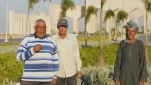 عمال بالعاصمة الجديدة أمام الرئيس السيسي: هي اللي فاتحة بيوت الناس كلها