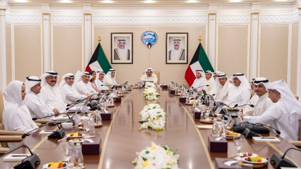 مجلس الوزراء الكويتي يدين بشدة استمرار الاعتداءات على المطارات بالسعودية